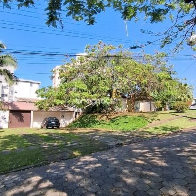 Casa com 400m², 4 quartos (sendo 1 suíte), no bairro Itaguaçu em Florianópolis
