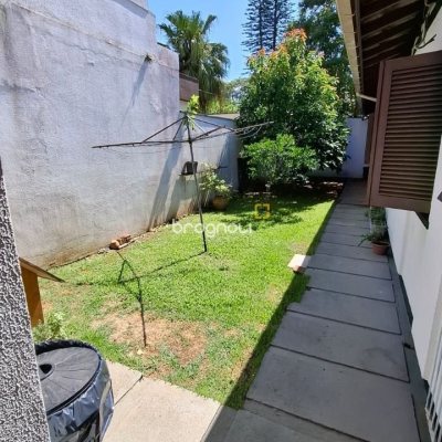 Casa com 400m², 4 quartos (sendo 1 suíte), no bairro Itaguaçu em Florianópolis