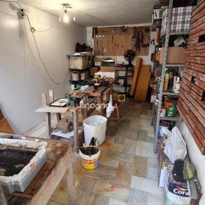 Casa com 400m², 4 quartos (sendo 1 suíte), no bairro Itaguaçu em Florianópolis