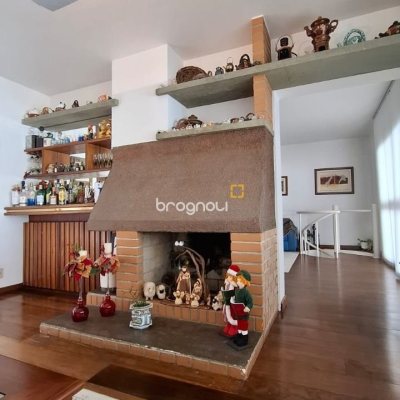 Casa com 400m², 4 quartos (sendo 1 suíte), no bairro Itaguaçu em Florianópolis