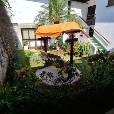 Casa com 400m², 4 quartos (sendo 1 suíte), no bairro Itaguaçu em Florianópolis