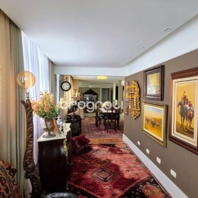 Apartamento com 226m², 3 quartos (sendo 1 suíte), 2 garagens, no bairro Beira Mar em Florianópolis