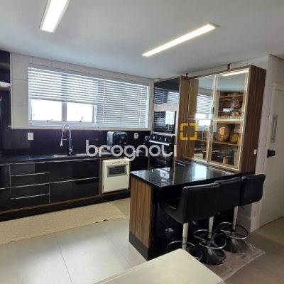 Apartamento com 226m², 3 quartos (sendo 1 suíte), 2 garagens, no bairro Beira Mar em Florianópolis