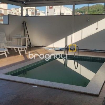 Apartamento com 226m², 3 quartos (sendo 1 suíte), 2 garagens, no bairro Beira Mar em Florianópolis