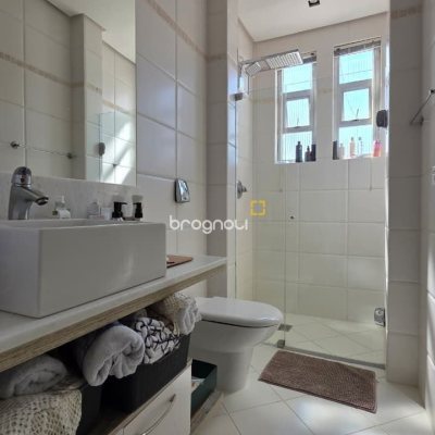Apartamento com 226m², 3 quartos (sendo 1 suíte), 2 garagens, no bairro Beira Mar em Florianópolis