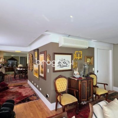 Apartamento com 226m², 3 quartos (sendo 1 suíte), 2 garagens, no bairro Beira Mar em Florianópolis