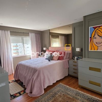 Apartamento com 226m², 3 quartos (sendo 1 suíte), 2 garagens, no bairro Beira Mar em Florianópolis