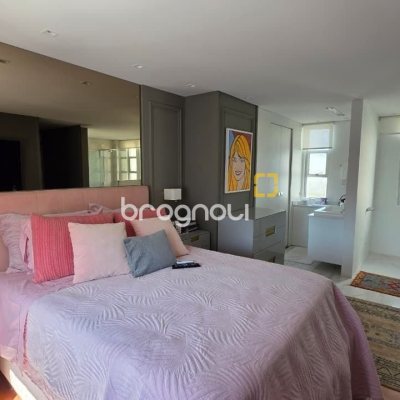 Apartamento com 226m², 3 quartos (sendo 1 suíte), 2 garagens, no bairro Beira Mar em Florianópolis