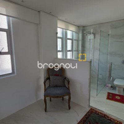 Apartamento com 226m², 3 quartos (sendo 1 suíte), 2 garagens, no bairro Beira Mar em Florianópolis