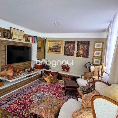 Apartamento com 226m², 3 quartos (sendo 1 suíte), 2 garagens, no bairro Beira Mar em Florianópolis