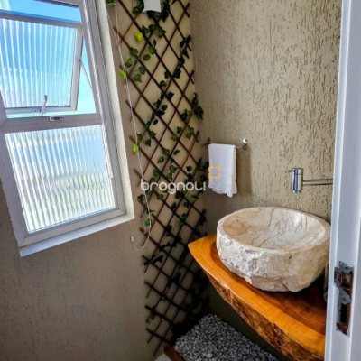 Apartamento com 226m², 3 quartos (sendo 1 suíte), 2 garagens, no bairro Beira Mar em Florianópolis