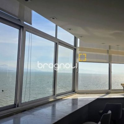 Apartamento com 226m², 3 quartos (sendo 1 suíte), 2 garagens, no bairro Beira Mar em Florianópolis