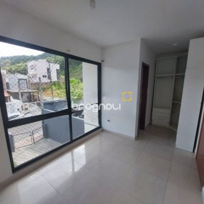 Casa com 86m², 3 quartos (sendo 1 suíte), 1 garagem, no bairro Potecas em São José