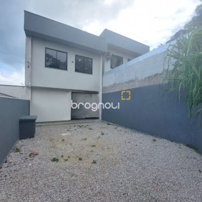 Casa com 86m², 3 quartos (sendo 1 suíte), 1 garagem, no bairro Potecas em São José