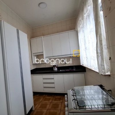 Casa com 345m², 2 garagens, no bairro Canto em Florianópolis