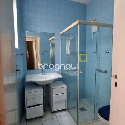 Casa com 345m², 2 garagens, no bairro Canto em Florianópolis