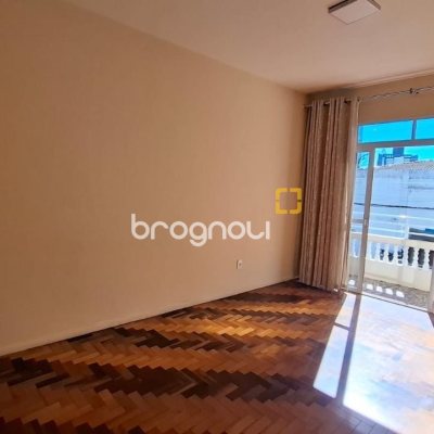 Casa com 345m², 2 garagens, no bairro Canto em Florianópolis