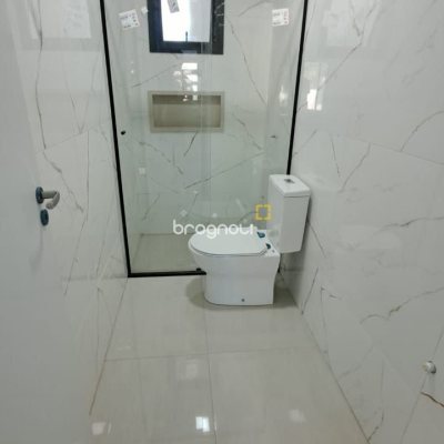 Casa com 140m², 3 quartos (sendo 1 suíte), 2 garagens, no bairro Ingleses do Rio Vermelho em Florianópolis