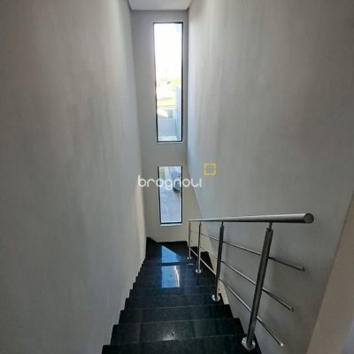 Casa com 140m², 3 quartos (sendo 1 suíte), 2 garagens, no bairro Ingleses do Rio Vermelho em Florianópolis