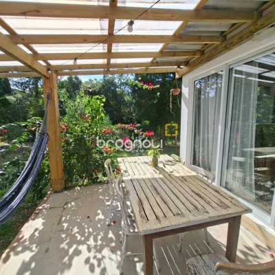Casa com 190m², 2 quartos (sendo 2 suítes), 2 garagens, no bairro Ponta das Canas em Florianópolis