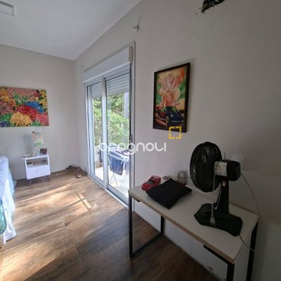 Casa com 190m², 2 quartos (sendo 2 suítes), 2 garagens, no bairro Ponta das Canas em Florianópolis