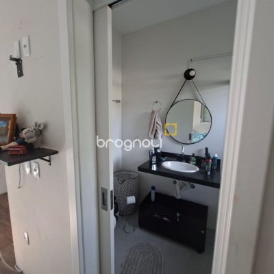 Casa com 190m², 2 quartos (sendo 2 suítes), 2 garagens, no bairro Ponta das Canas em Florianópolis