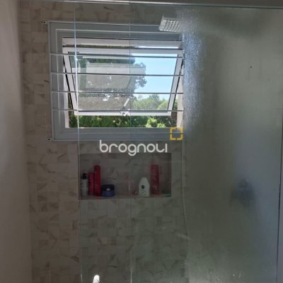 Casa com 190m², 2 quartos (sendo 2 suítes), 2 garagens, no bairro Ponta das Canas em Florianópolis