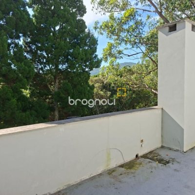 Casa com 190m², 2 quartos (sendo 2 suítes), 2 garagens, no bairro Ponta das Canas em Florianópolis