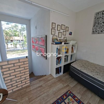 Casa com 190m², 2 quartos (sendo 2 suítes), 2 garagens, no bairro Ponta das Canas em Florianópolis