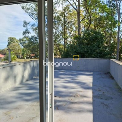 Casa com 190m², 2 quartos (sendo 2 suítes), 2 garagens, no bairro Ponta das Canas em Florianópolis