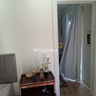 Casa com 190m², 2 quartos (sendo 2 suítes), 2 garagens, no bairro Ponta das Canas em Florianópolis
