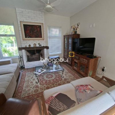 Casa com 190m², 2 quartos (sendo 2 suítes), 2 garagens, no bairro Ponta das Canas em Florianópolis