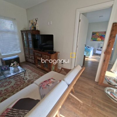 Casa com 190m², 2 quartos (sendo 2 suítes), 2 garagens, no bairro Ponta das Canas em Florianópolis