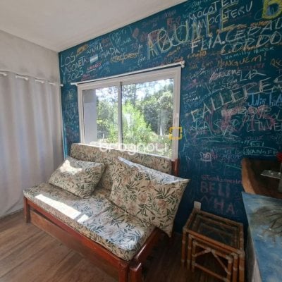 Casa com 190m², 2 quartos (sendo 2 suítes), 2 garagens, no bairro Ponta das Canas em Florianópolis