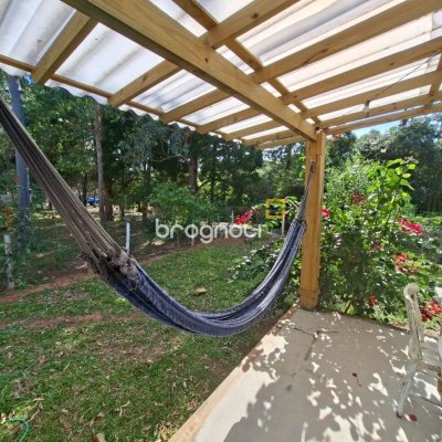 Casa com 190m², 2 quartos (sendo 2 suítes), 2 garagens, no bairro Ponta das Canas em Florianópolis