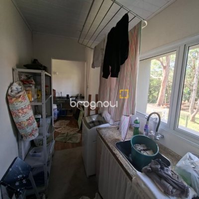 Casa com 190m², 2 quartos (sendo 2 suítes), 2 garagens, no bairro Ponta das Canas em Florianópolis