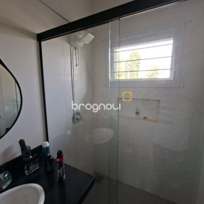 Casa com 190m², 2 quartos (sendo 2 suítes), 2 garagens, no bairro Ponta das Canas em Florianópolis