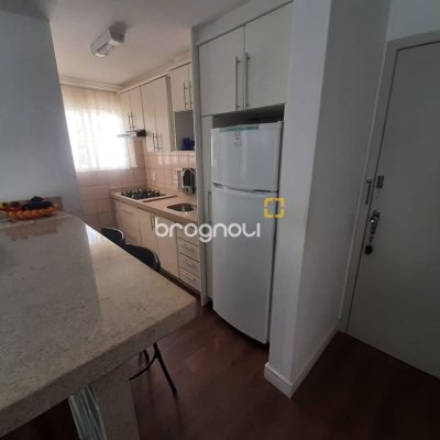 Apartamento com 41m², 1 quarto, 1 garagem, no bairro Campinas em São José