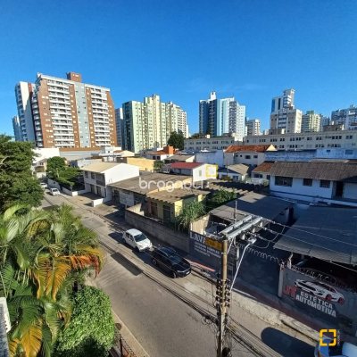Apartamento com 74m², 3 quartos, 1 garagem, no bairro Campinas em São José