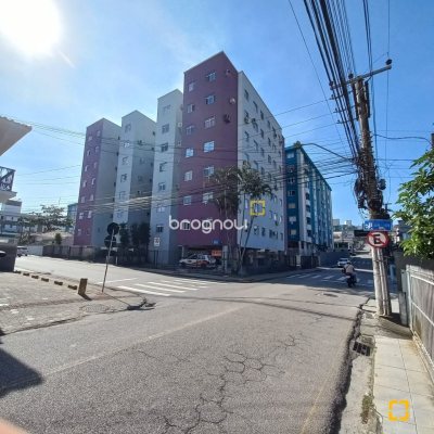 Apartamento com 68m², 3 quartos, 1 garagem, no bairro Barreiros em São José