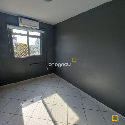 Apartamento com 68m², 3 quartos, 1 garagem, no bairro Barreiros em São José