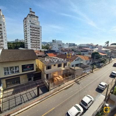 Apartamento com 68m², 3 quartos, 1 garagem, no bairro Barreiros em São José