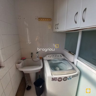 Apartamento com 68m², 3 quartos, 1 garagem, no bairro Barreiros em São José