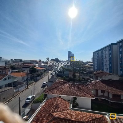Apartamento com 68m², 3 quartos, 1 garagem, no bairro Barreiros em São José