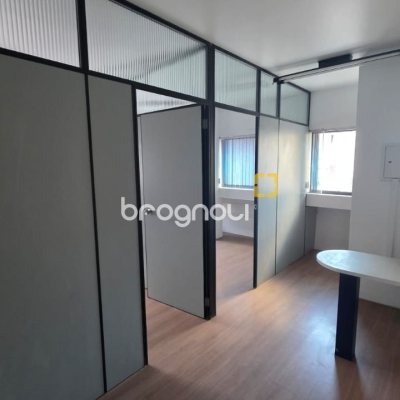 Sala com 36m², no bairro Centro em Florianópolis