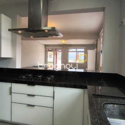 Cobertura com 189m², 3 quartos (sendo 1 suíte), 1 garagem, no bairro Capoeiras em Florianópolis