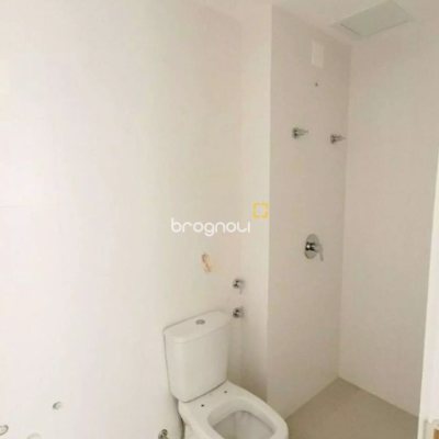 Apartamento com 75m², 2 quartos (sendo 1 suíte), 1 garagem, no bairro Estreito em Florianópolis