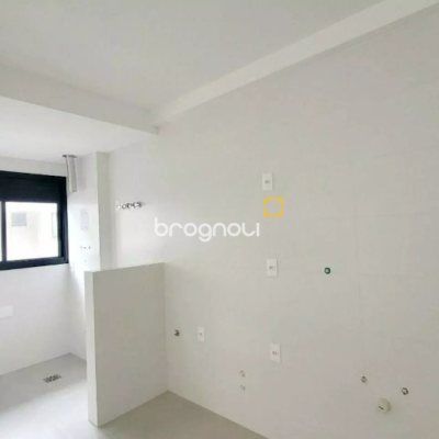 Apartamento com 75m², 2 quartos (sendo 1 suíte), 1 garagem, no bairro Estreito em Florianópolis