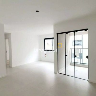 Apartamento com 75m², 2 quartos (sendo 1 suíte), 1 garagem, no bairro Estreito em Florianópolis