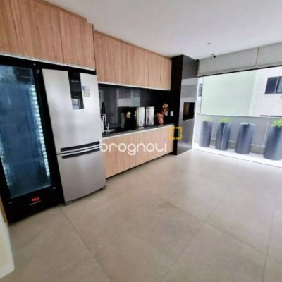 Apartamento com 75m², 2 quartos (sendo 1 suíte), 1 garagem, no bairro Estreito em Florianópolis